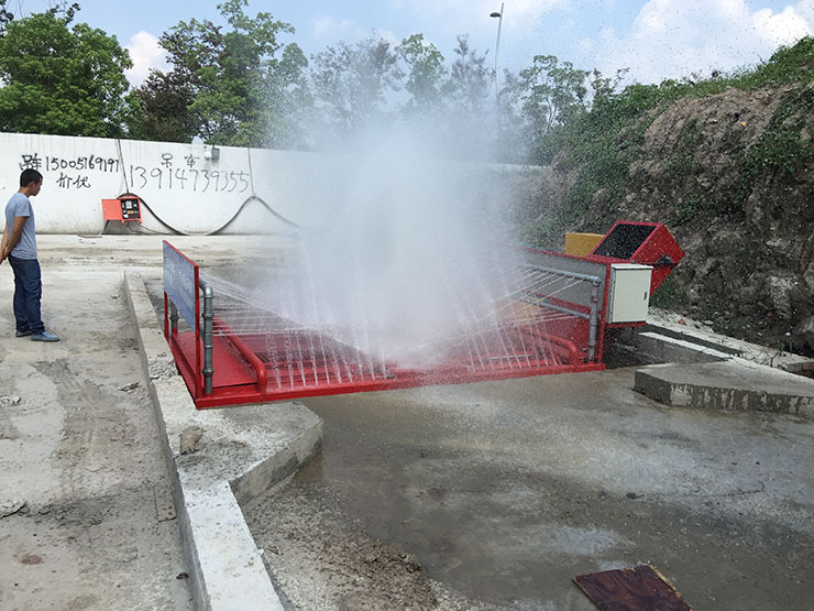 全自動(dòng)洗輪機(jī) 車輪沖洗效果，達(dá)到國(guó)家環(huán)保標(biāo)準(zhǔn)