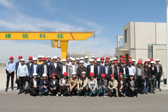 參觀大連三川建筑科技有限公司全體領(lǐng)導及專家合影