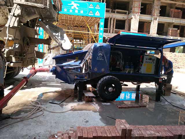 舊40細石混凝土泵施工