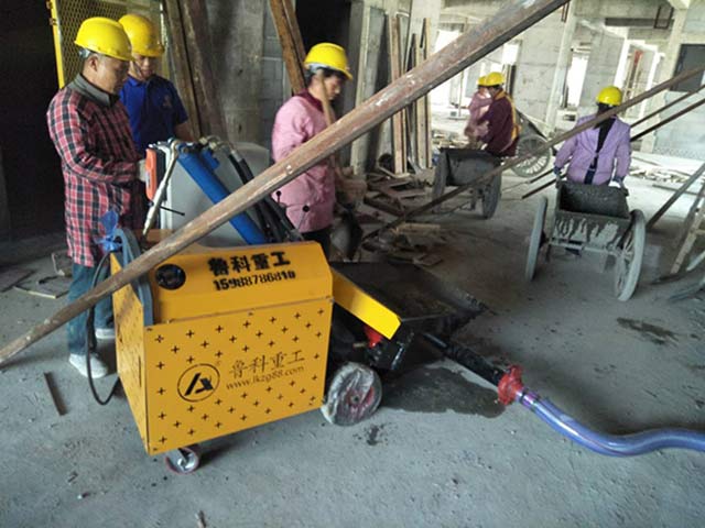 &nbsp;二次構(gòu)造柱液壓澆灌泵